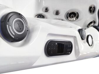 Hot Tub Colombo with 7 Seats - view of Controls - Hot tubs Portugal Algarve Online Shopping Site