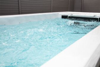 Swimspa Zeus - 3 Person, 3 Seats - Hot tubs Portugal Algarve Online Shopping Site