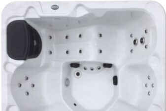 Holiday Let 5 close up, seats and lounger - algarvehottubs.com