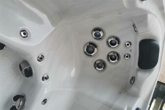 Hot Tub Kenya- 5 Person, 3 Seats, 2 Lounger - Hot tubs Portugal Algarve Online Shopping Site