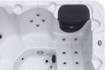Holiday Let 5 close up, seat and filter - algarvehottubs.com